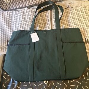 NWT Lululemon Daily Multi-Pocket Tote, Sz 20 L, Rainforest Green/Black